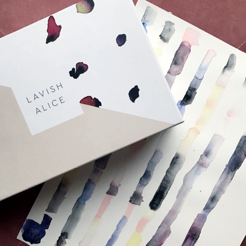 奢華的愛麗絲限量版產(chǎn)品包裝設(shè)計