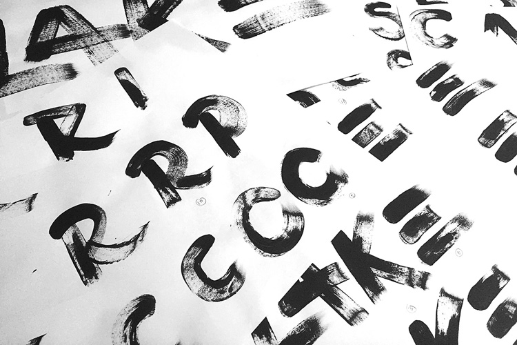 摩西湖紅酒品牌形象塑造,大膽而年輕,給奢侈品注入活力