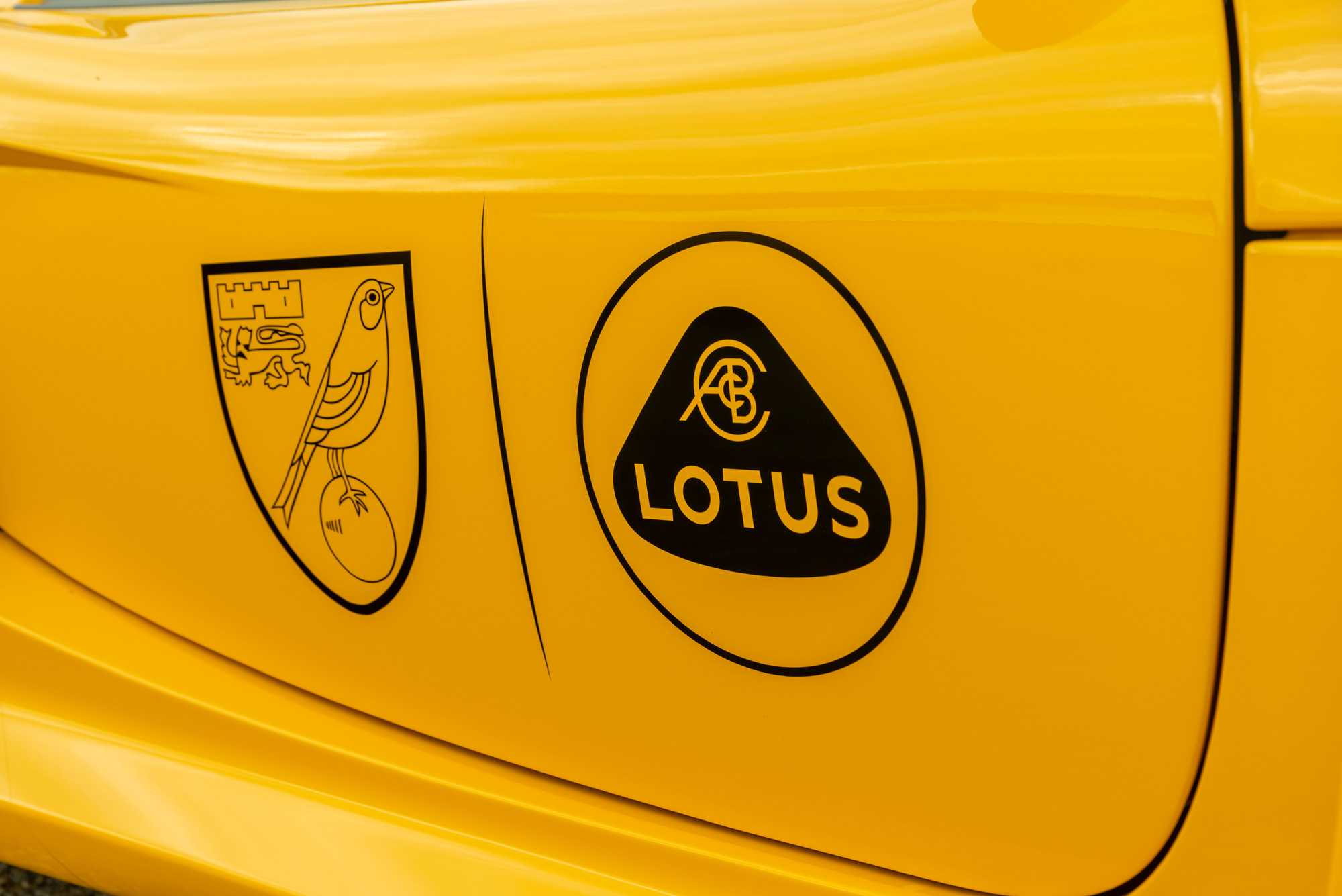 高性能跑車汽車品牌Lotus標識logo設計
